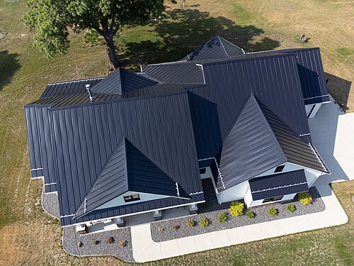 Standing_seam_metal_roof_3
